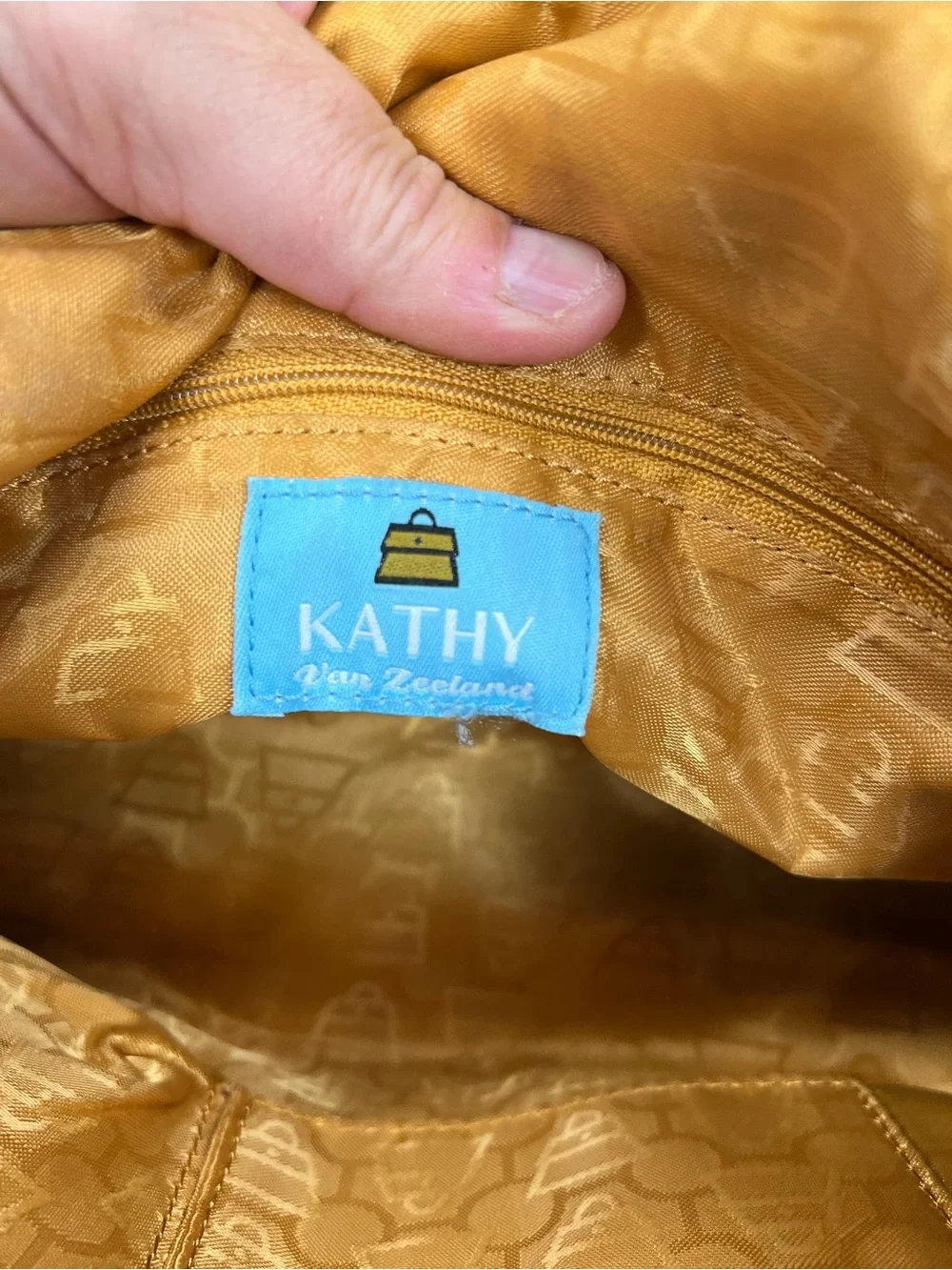 Kathy Van Zeeland Y2K Gold Croc-Embossed Chain Handle Shoulder Bag